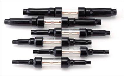 沢山の電線用ヒューズの写真